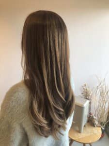 ロングヘアでも重たくならないカラー